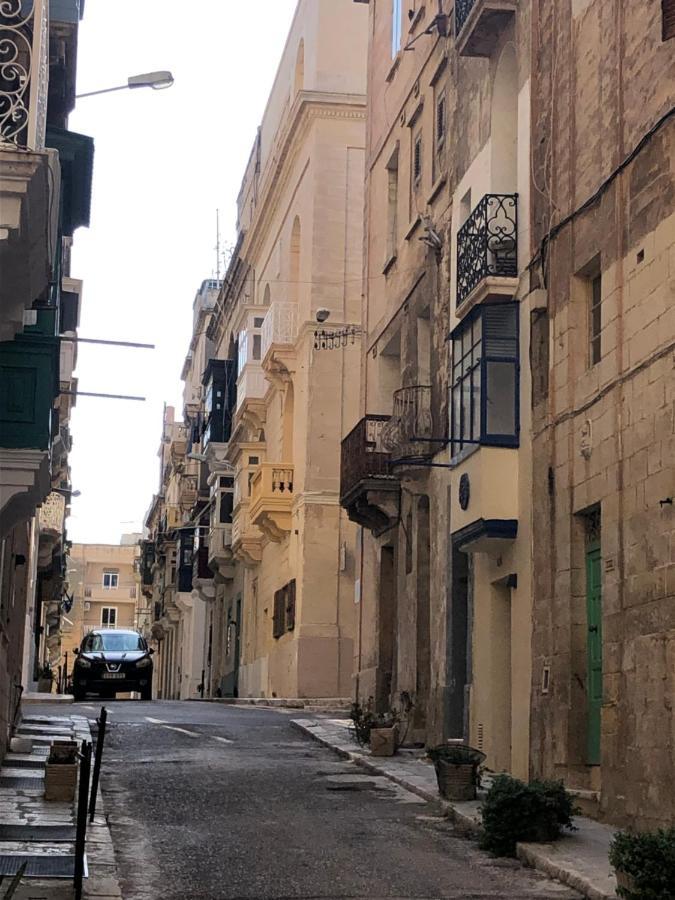 Floriana Cosy Townhouse Apartment Bagian luar foto