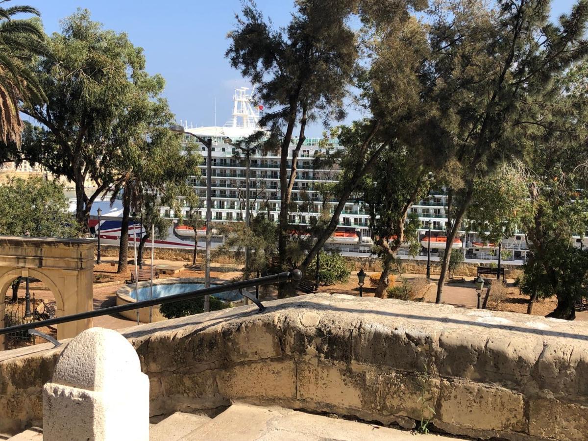 Floriana Cosy Townhouse Apartment Bagian luar foto