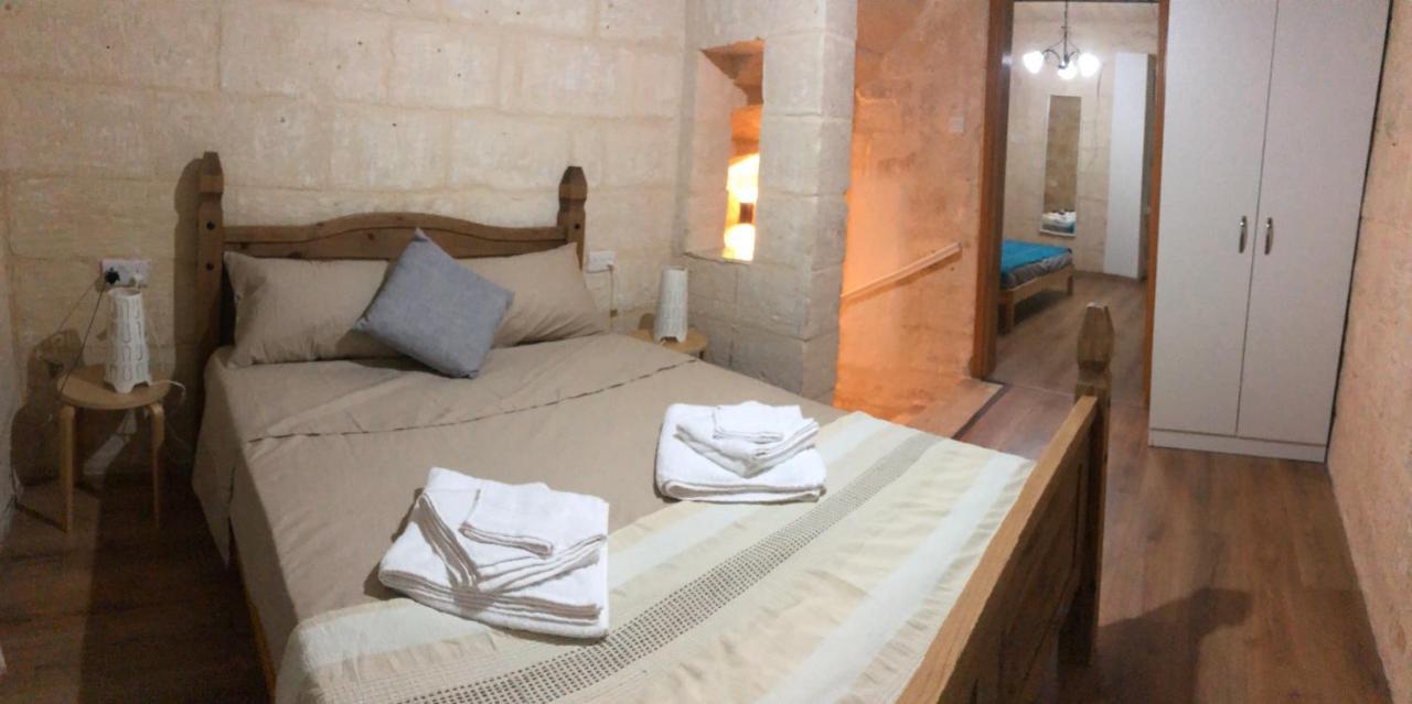 Floriana Cosy Townhouse Apartment Bagian luar foto