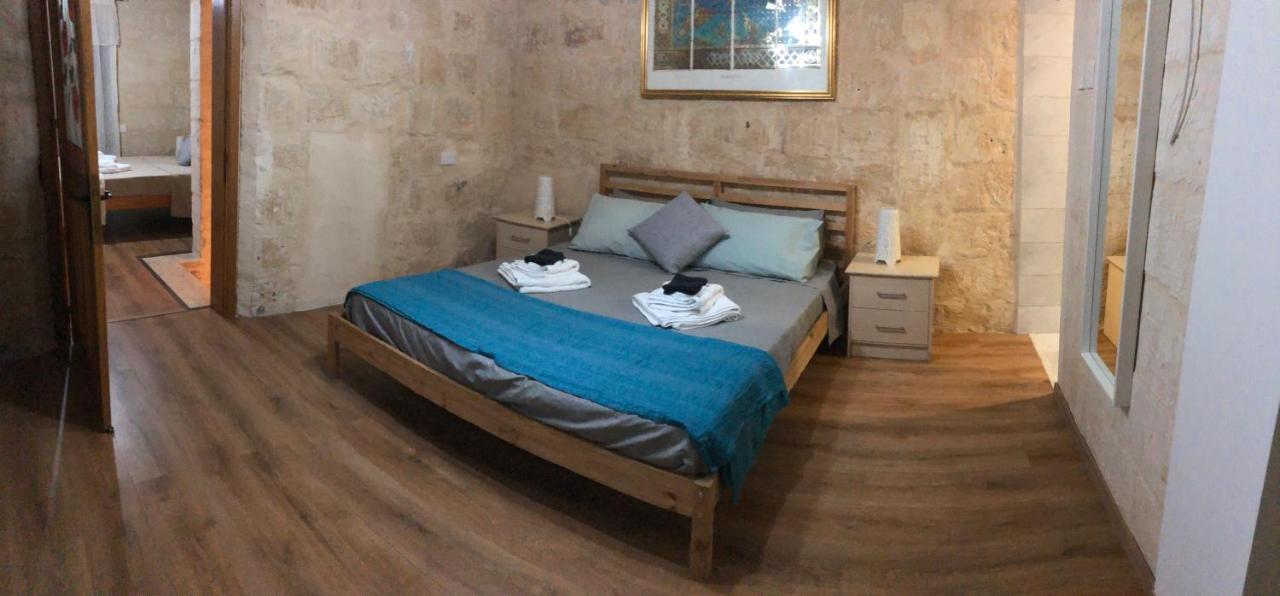 Floriana Cosy Townhouse Apartment Bagian luar foto