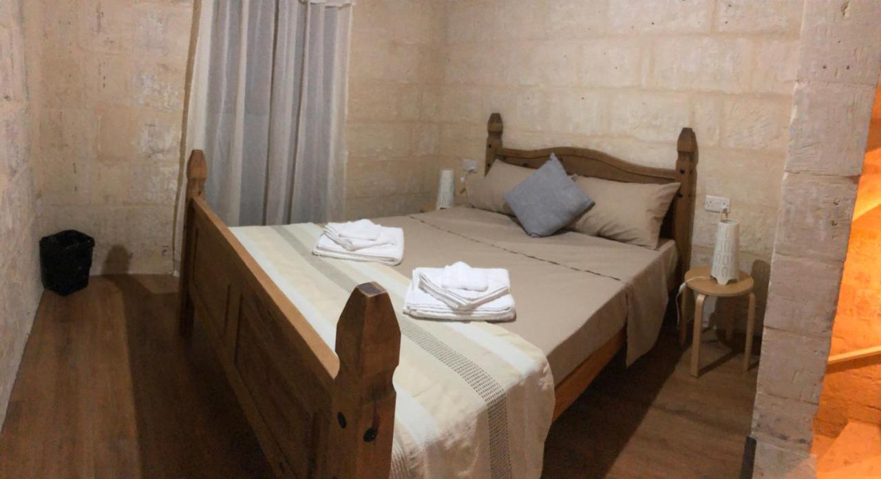 Floriana Cosy Townhouse Apartment Bagian luar foto
