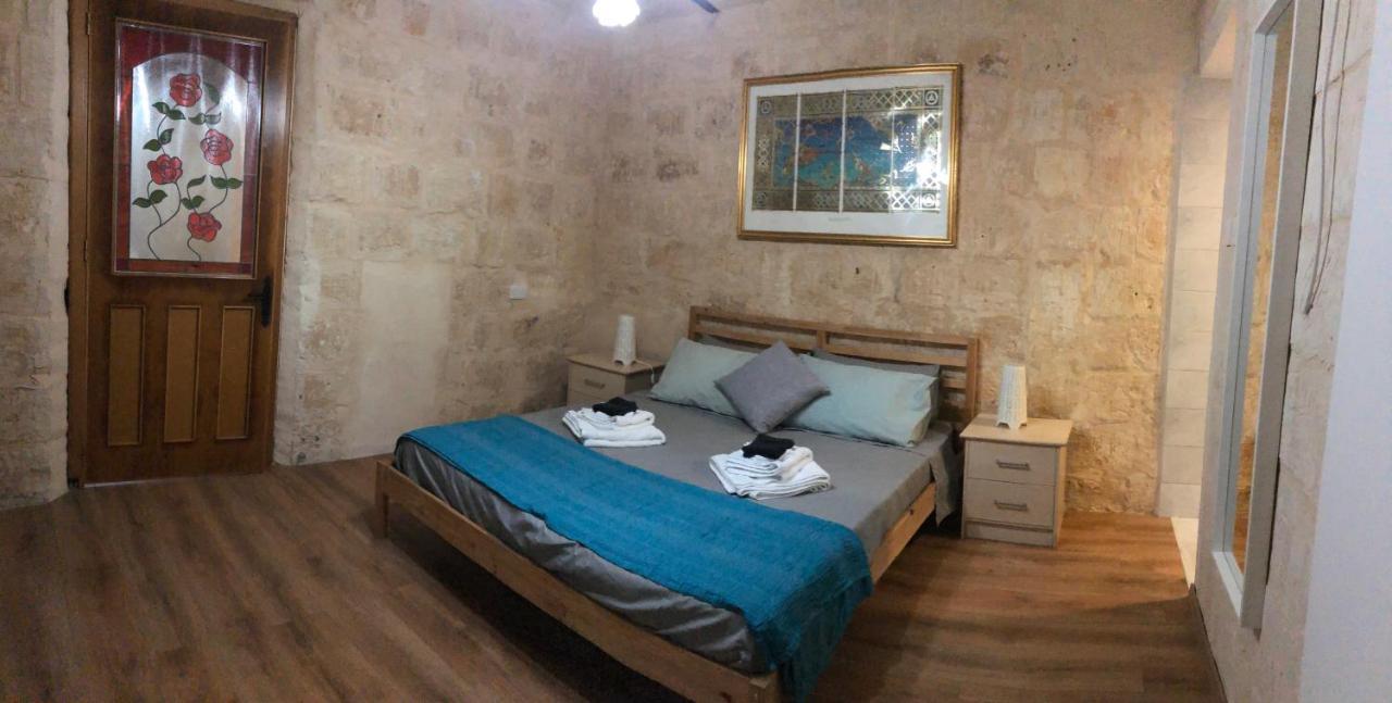 Floriana Cosy Townhouse Apartment Bagian luar foto