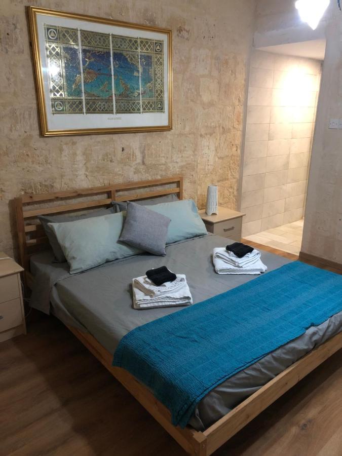 Floriana Cosy Townhouse Apartment Bagian luar foto