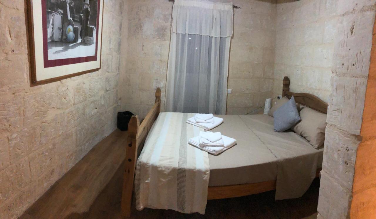 Floriana Cosy Townhouse Apartment Bagian luar foto