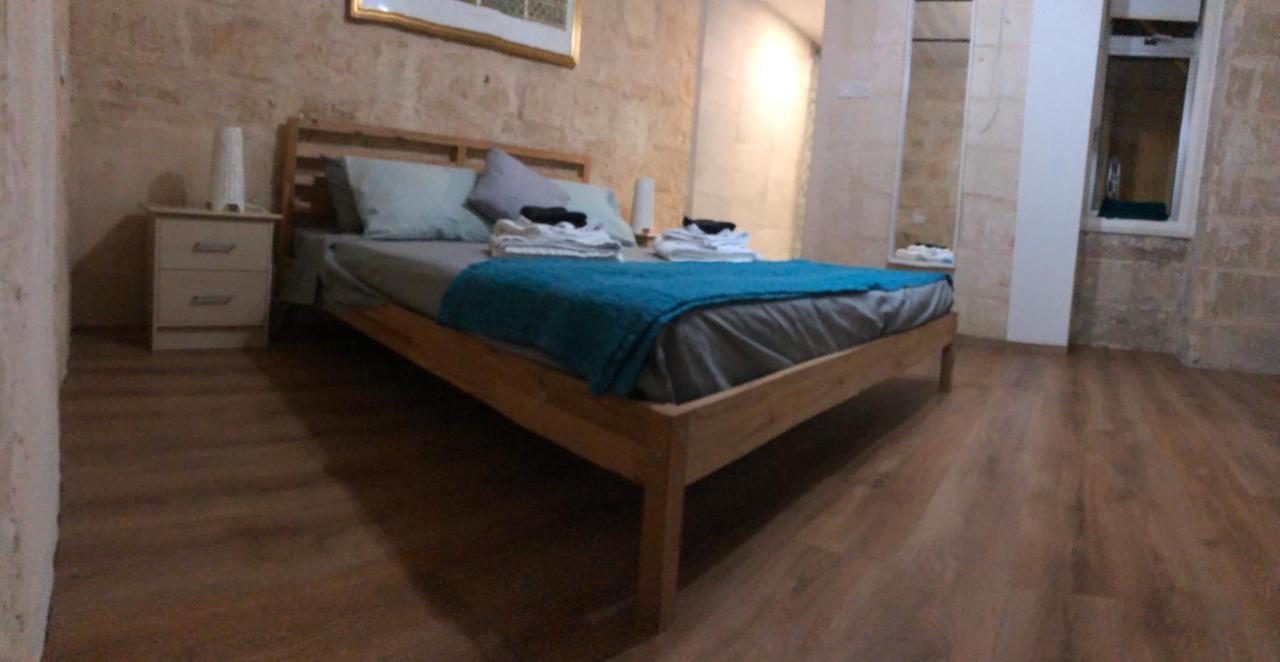 Floriana Cosy Townhouse Apartment Bagian luar foto