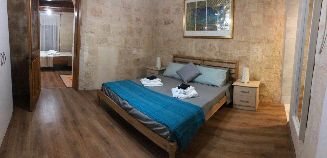 Floriana Cosy Townhouse Apartment Bagian luar foto