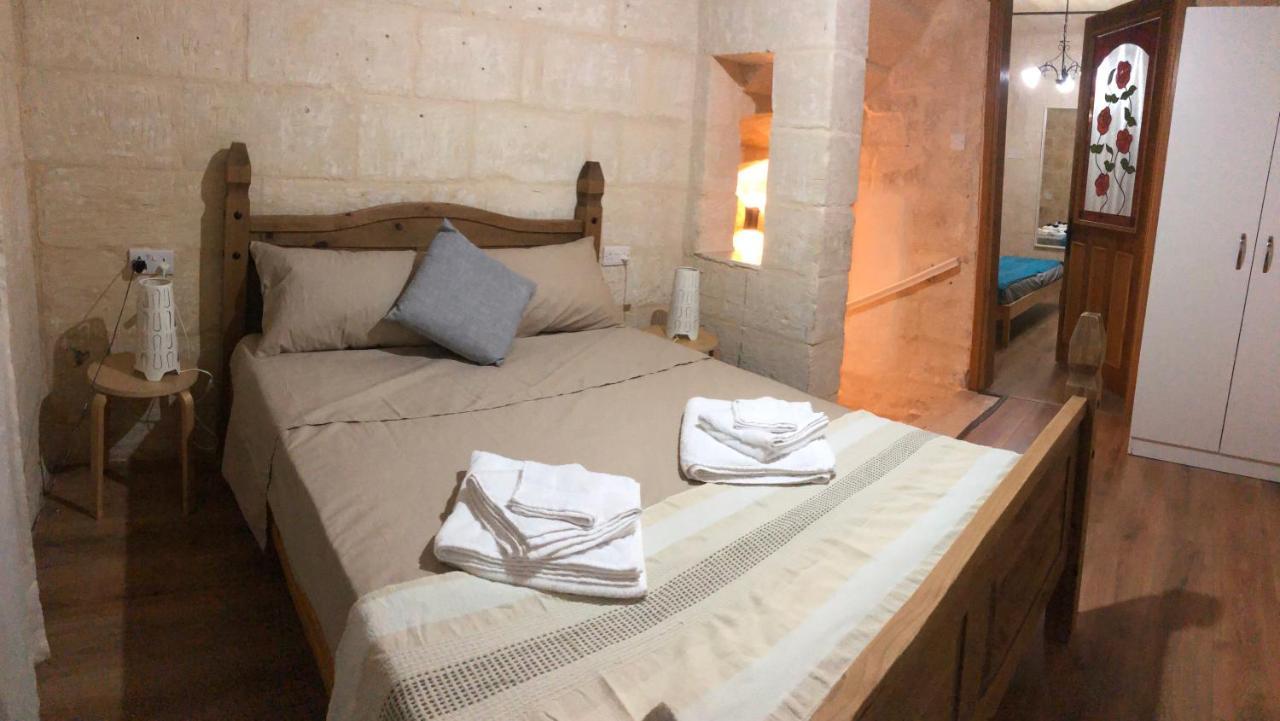 Floriana Cosy Townhouse Apartment Bagian luar foto