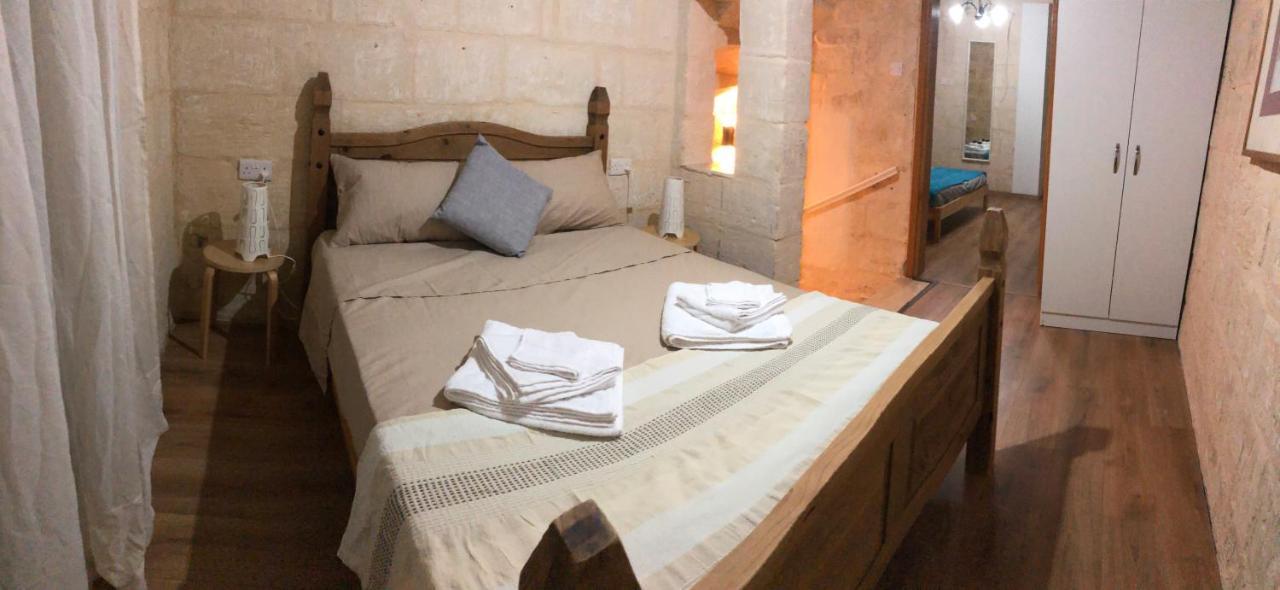 Floriana Cosy Townhouse Apartment Bagian luar foto