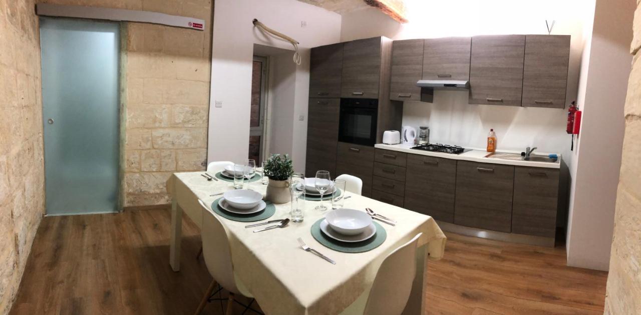 Floriana Cosy Townhouse Apartment Bagian luar foto