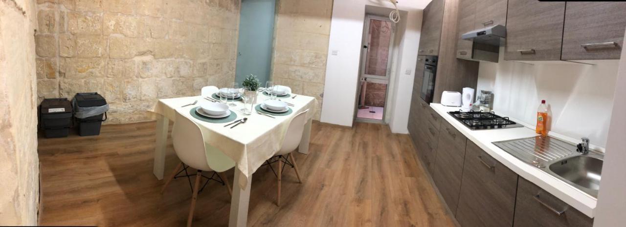 Floriana Cosy Townhouse Apartment Bagian luar foto