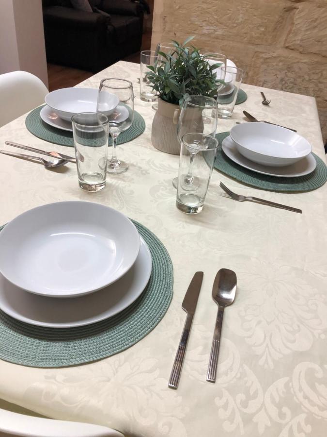 Floriana Cosy Townhouse Apartment Bagian luar foto