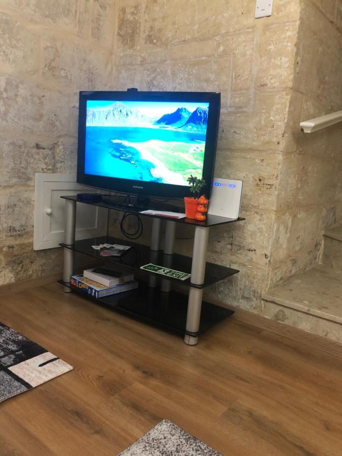 Floriana Cosy Townhouse Apartment Bagian luar foto