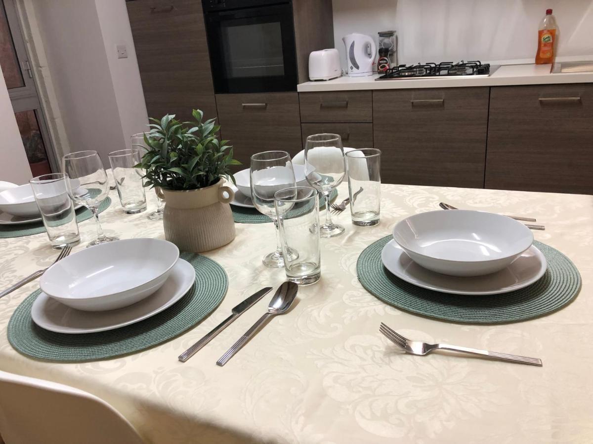 Floriana Cosy Townhouse Apartment Bagian luar foto